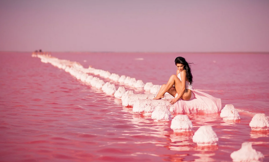 Фотосессия на розовом озере Сасык-Сиваш