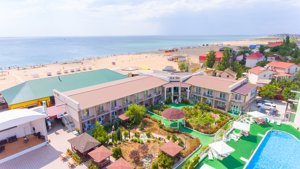 Ле-Ди - отель в Крыму в Саках на первой линии с песчаным пляжем и бассейном 